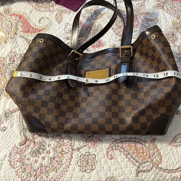 Authentic Louis Vuitton Damier Purse.  Purchased on a cruise line
Pre loved - Picture 9 of 10